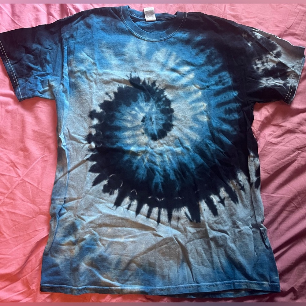 Blue and White Tie-Dye Spiral Shirt Gildan Mens Large